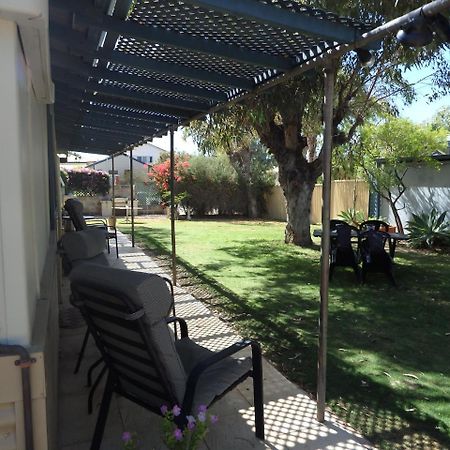 Lazy Lobster Holiday Units & Chalets Port Denison Extérieur photo