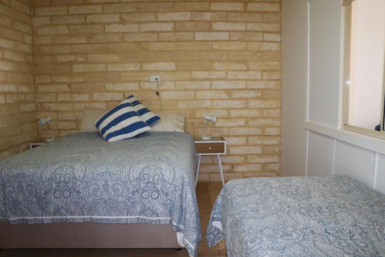 Lazy Lobster Holiday Units & Chalets Port Denison Extérieur photo