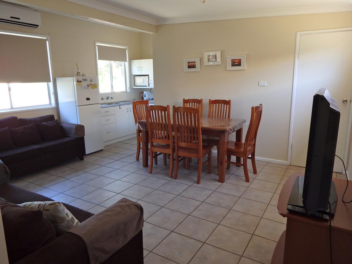 Lazy Lobster Holiday Units & Chalets Port Denison Extérieur photo