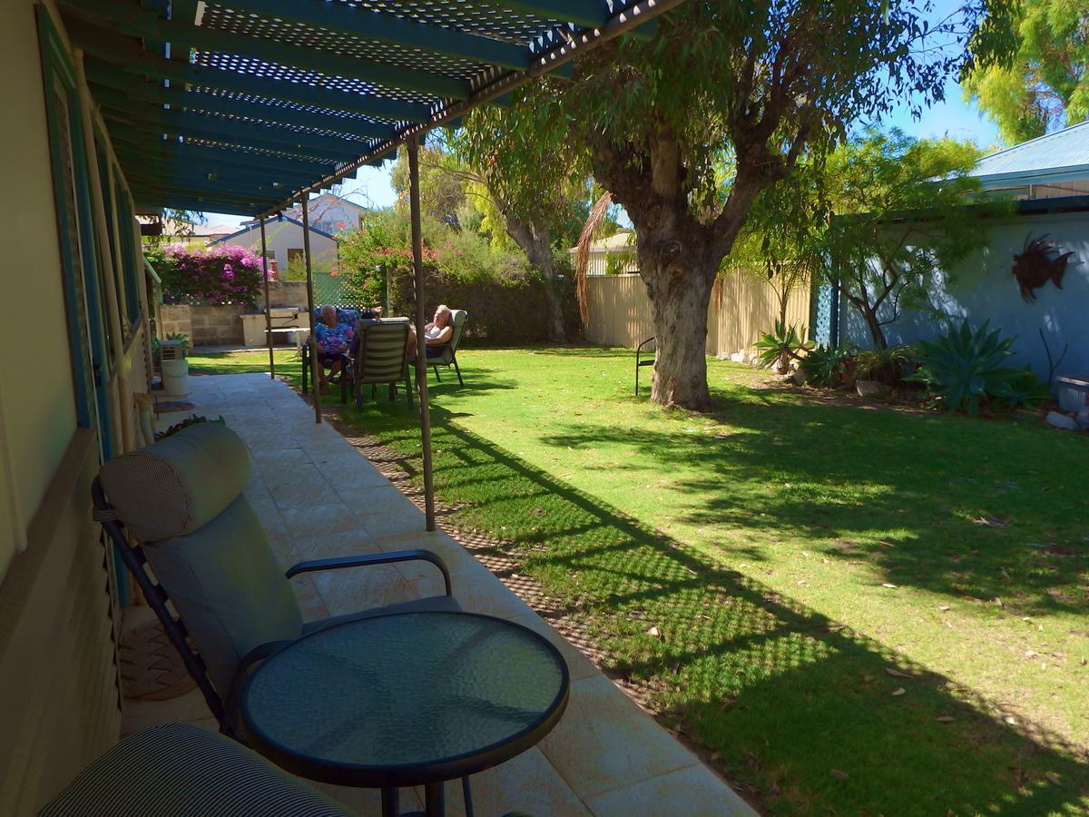 Lazy Lobster Holiday Units & Chalets Port Denison Extérieur photo