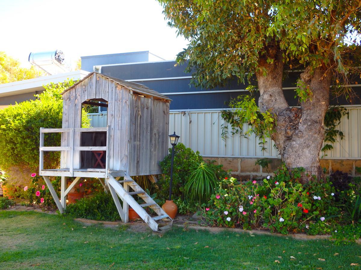 Lazy Lobster Holiday Units & Chalets Port Denison Extérieur photo