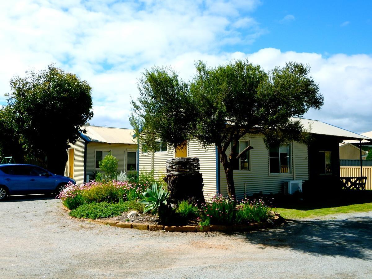 Lazy Lobster Holiday Units & Chalets Port Denison Extérieur photo