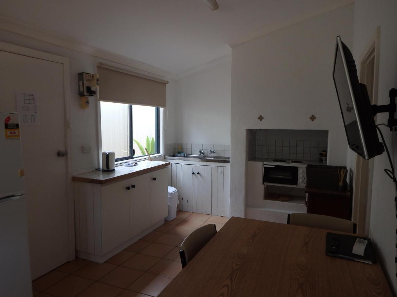 Lazy Lobster Holiday Units & Chalets Port Denison Extérieur photo