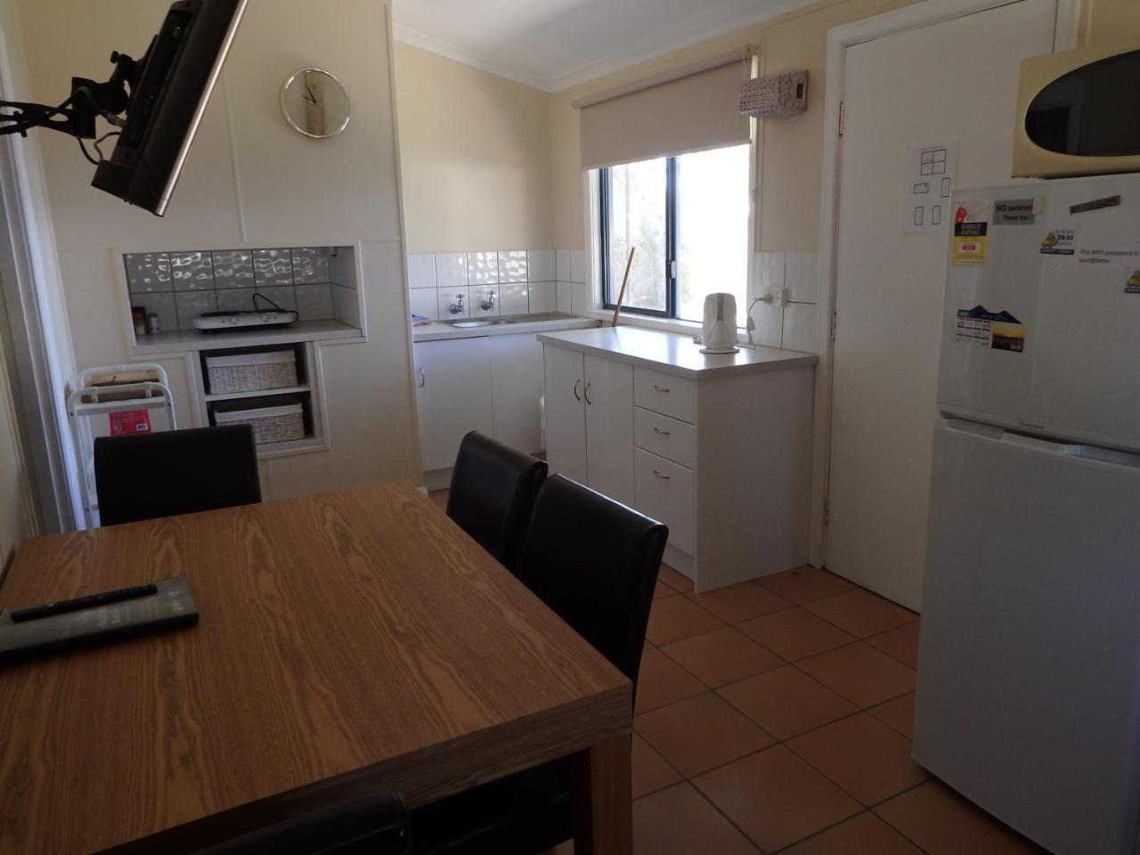 Lazy Lobster Holiday Units & Chalets Port Denison Extérieur photo