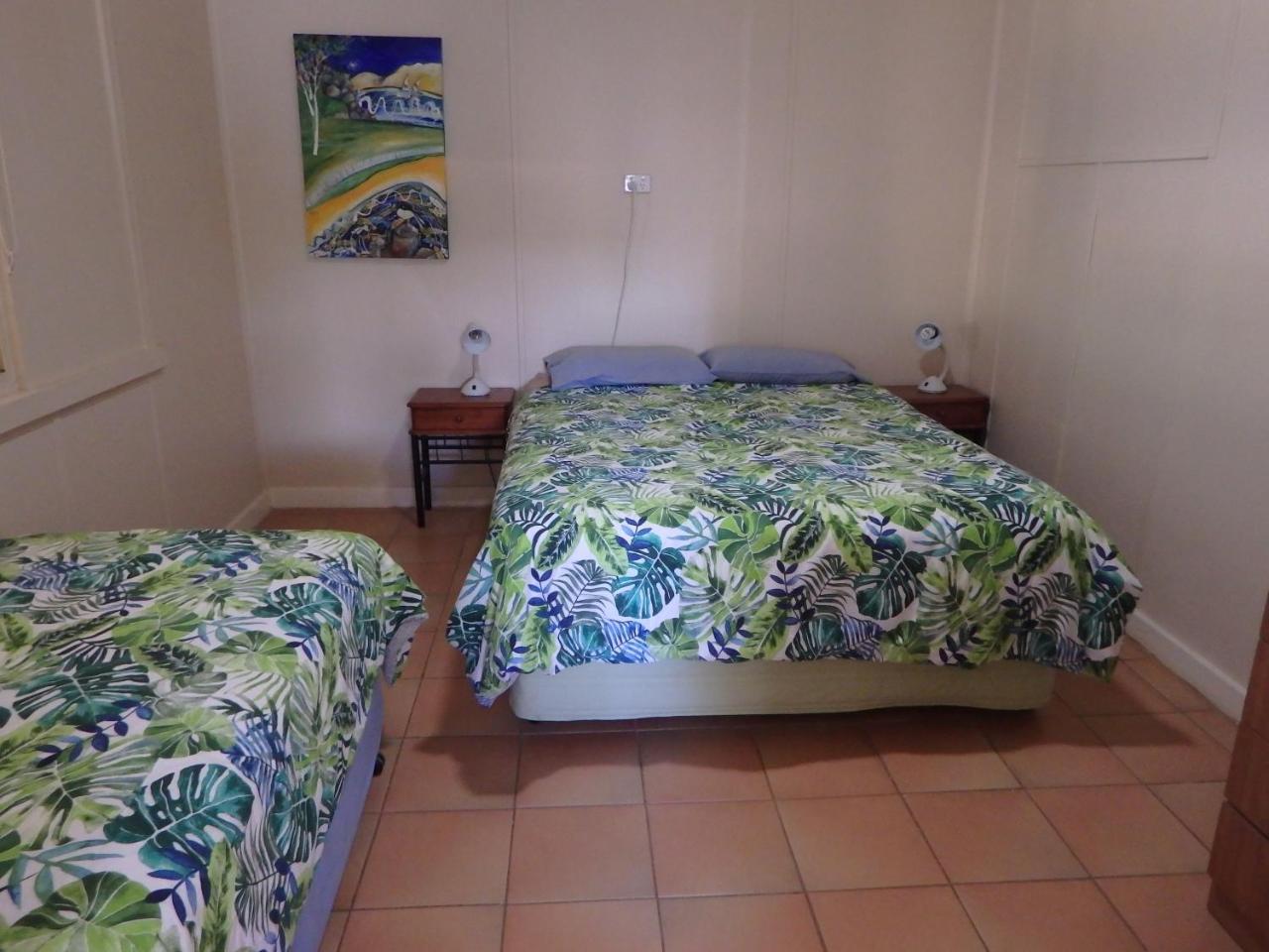 Lazy Lobster Holiday Units & Chalets Port Denison Extérieur photo